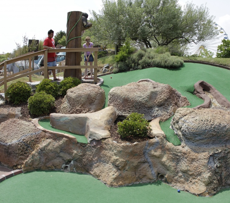 Jolly-Roger-Amusement-Park-Mini-Golf-01.png