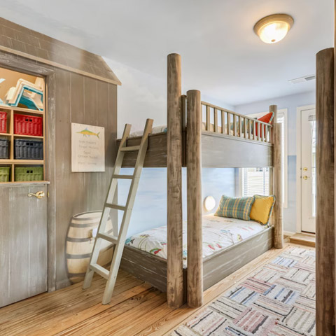 Beach House with 3 Large Decks – Sleeps 12