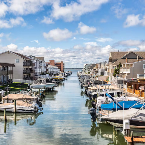 Bayside Waterfront Townhouse – Sleeps 8