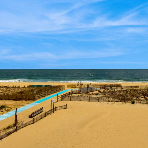 Beachfront Townhouse w/ Great Views – Sleeps 10