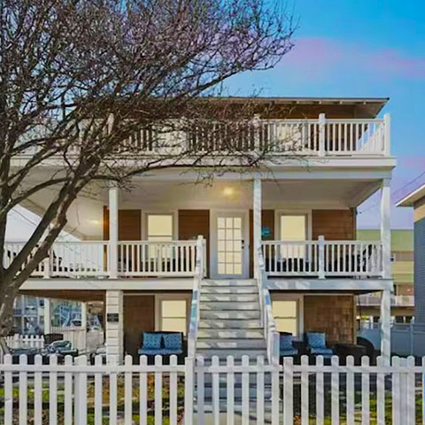 Spacious Home, Steps to Beach – Sleeps 20