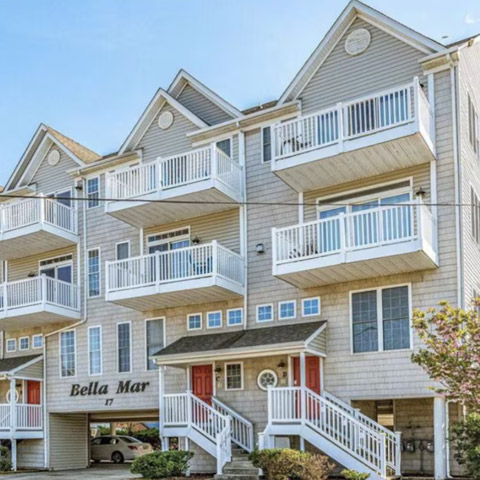 Bella Mar, Unit B. Oceanside – Sleeps 10