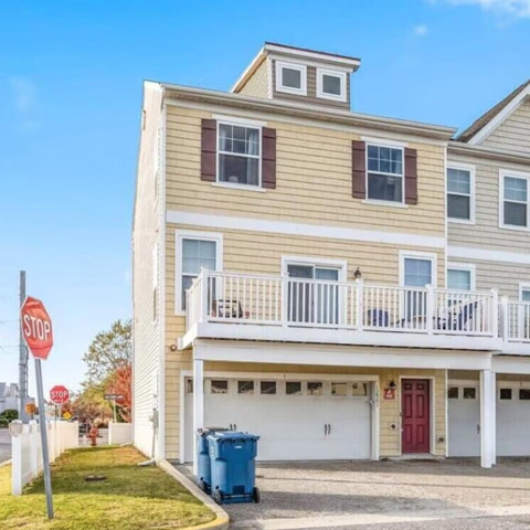 Large Four Bedroom Townhome – Sleeps 12