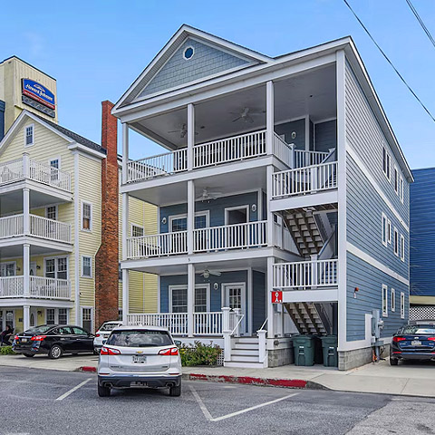 7 Bedrooms, Steps from Boardwalk – Sleeps 18