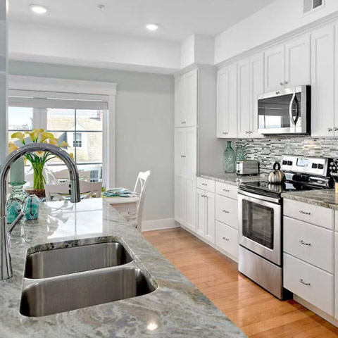 Can’t Beat Views, Poolside Condo – Sleeps 12