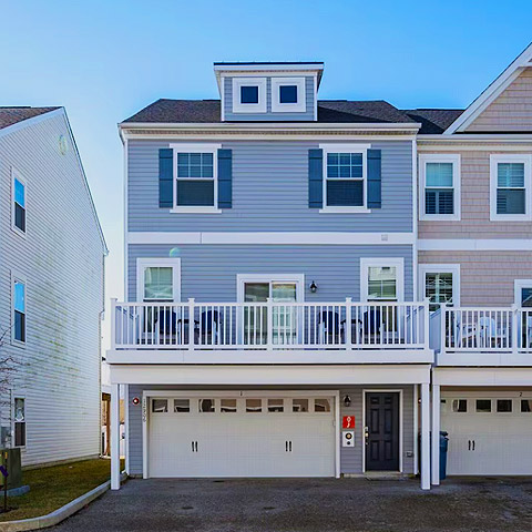 4 Bedroom West OC Town House with Pool – Sleeps 14